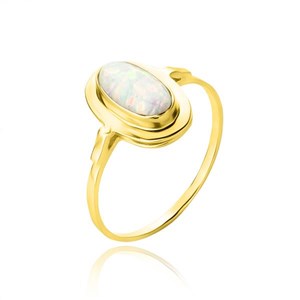 Złoty pierścionek z opalem