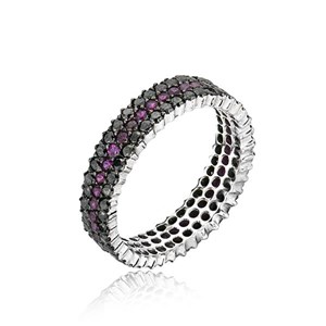 Złoty pierścionek z czarnymi cyrkoniami