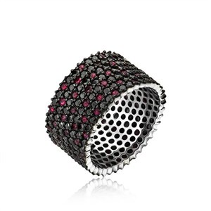 Złoty pierścionek z czarnymi cyrkoniami